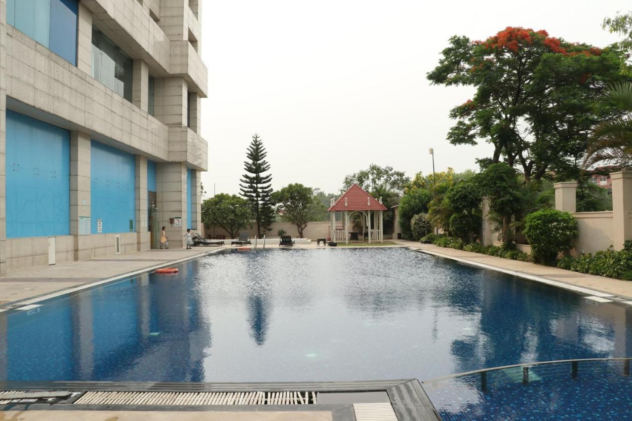 홀리데이 인 찬디가르 판치쿨라 호텔 판체쿠라 외부 사진 Swimming pool at the hotel