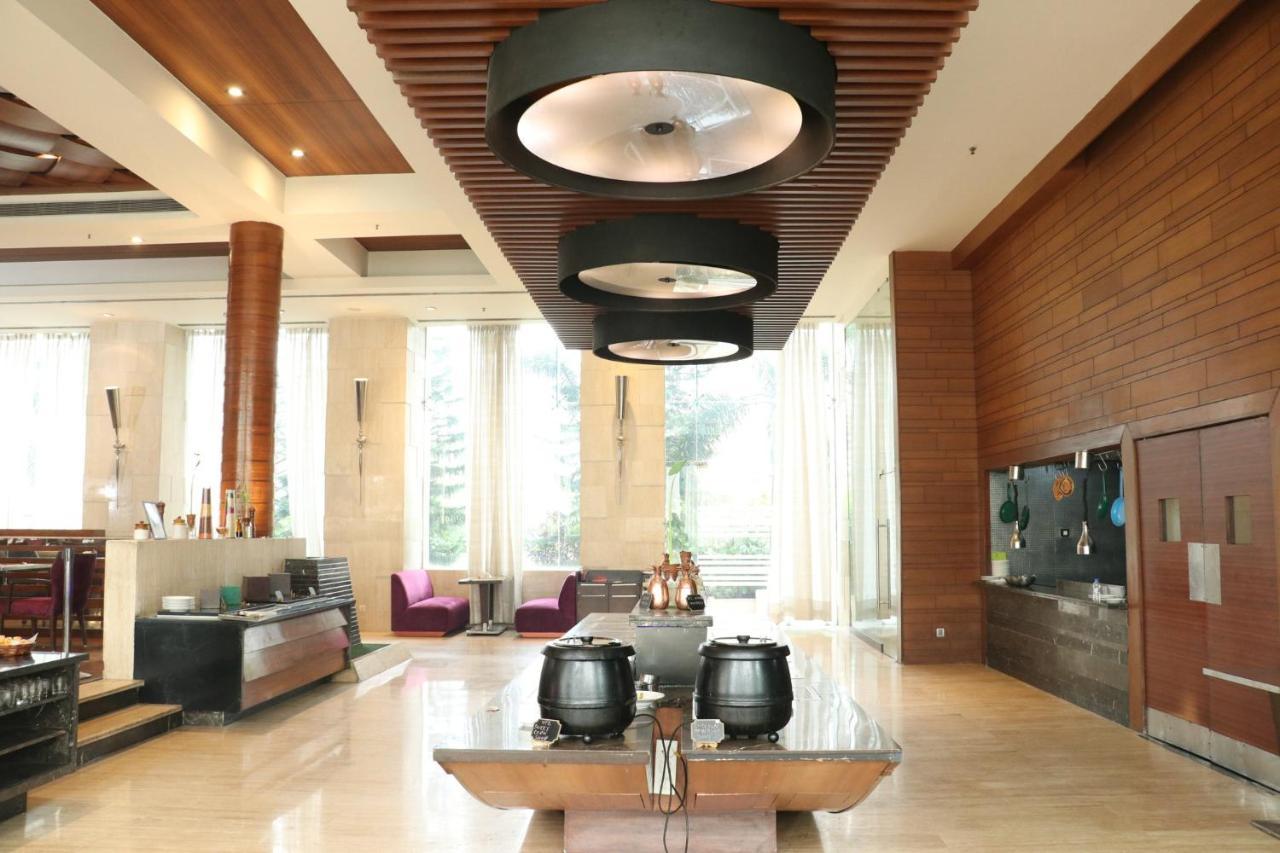 홀리데이 인 찬디가르 판치쿨라 호텔 판체쿠라 외부 사진 The interior of the hotel