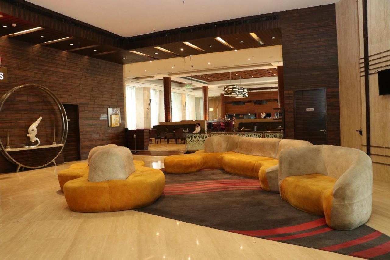 홀리데이 인 찬디가르 판치쿨라 호텔 판체쿠라 외부 사진 The lobby of the hotel