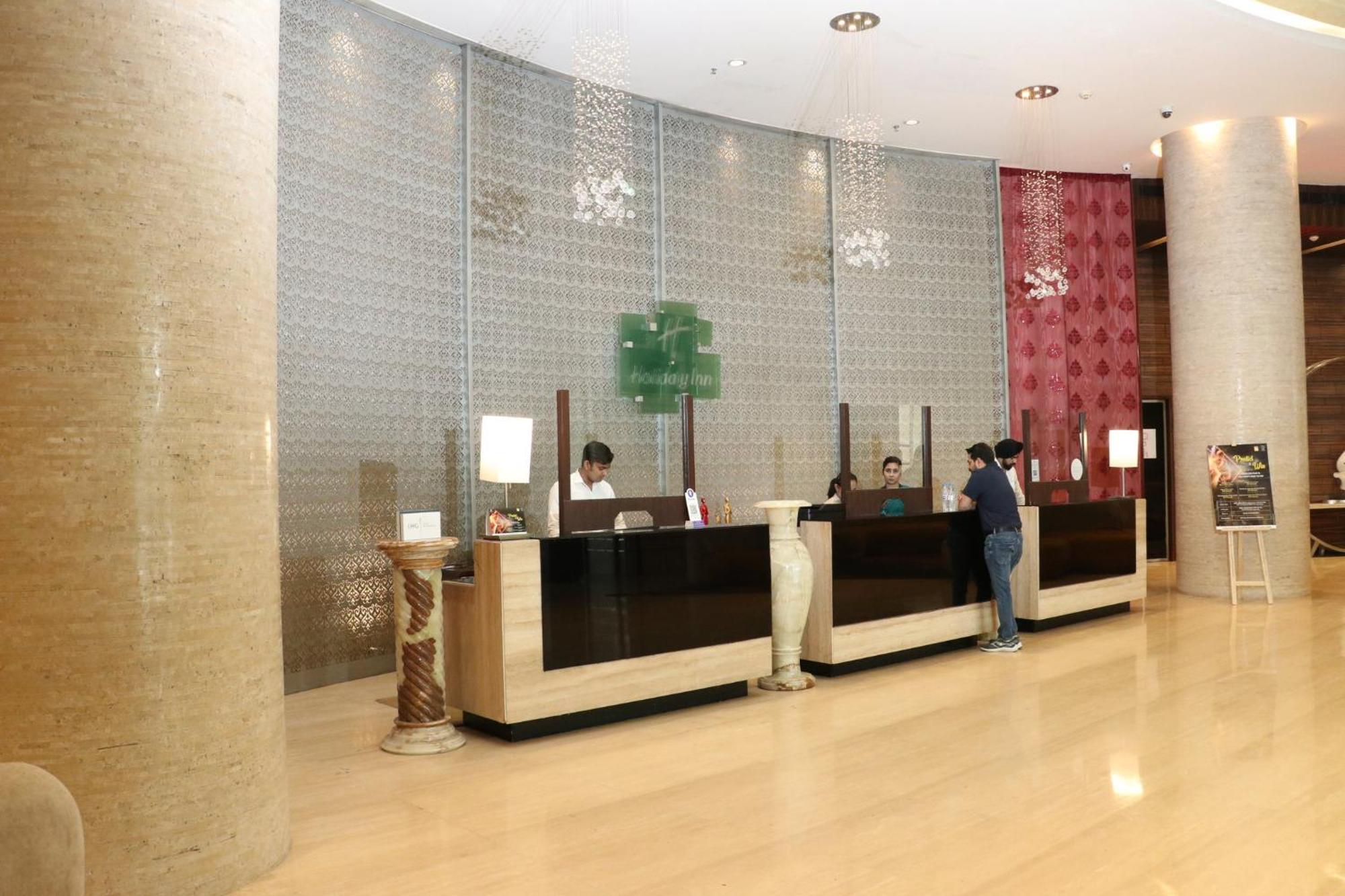 홀리데이 인 찬디가르 판치쿨라 호텔 판체쿠라 외부 사진 The lobby of the hotel