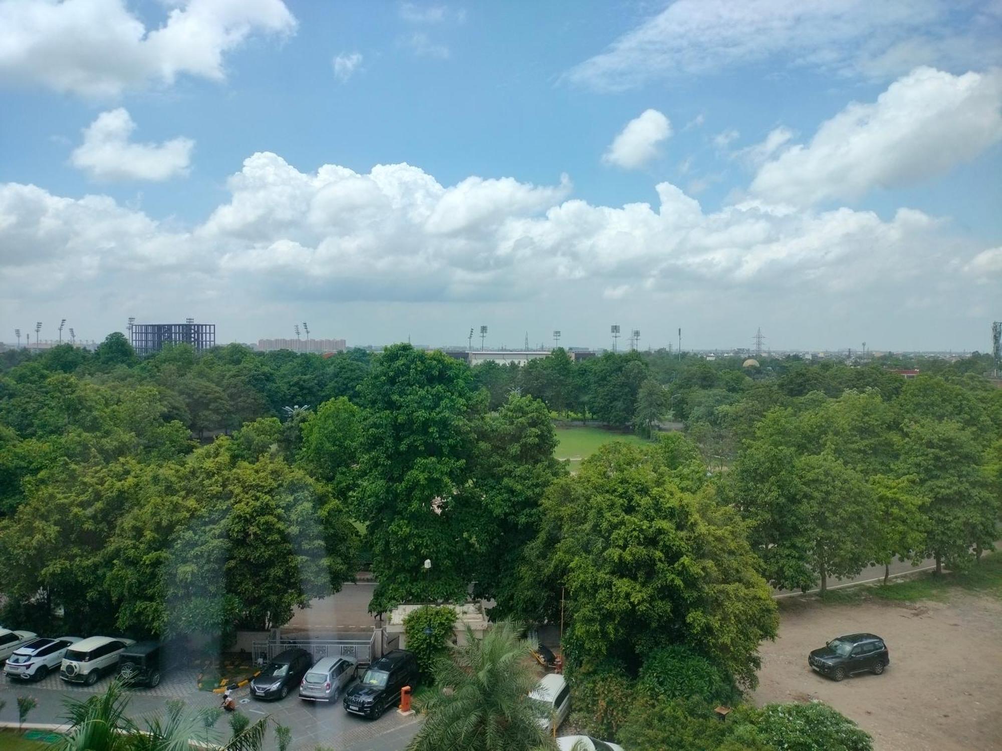 홀리데이 인 찬디가르 판치쿨라 호텔 판체쿠라 외부 사진 View of the park from the hotel