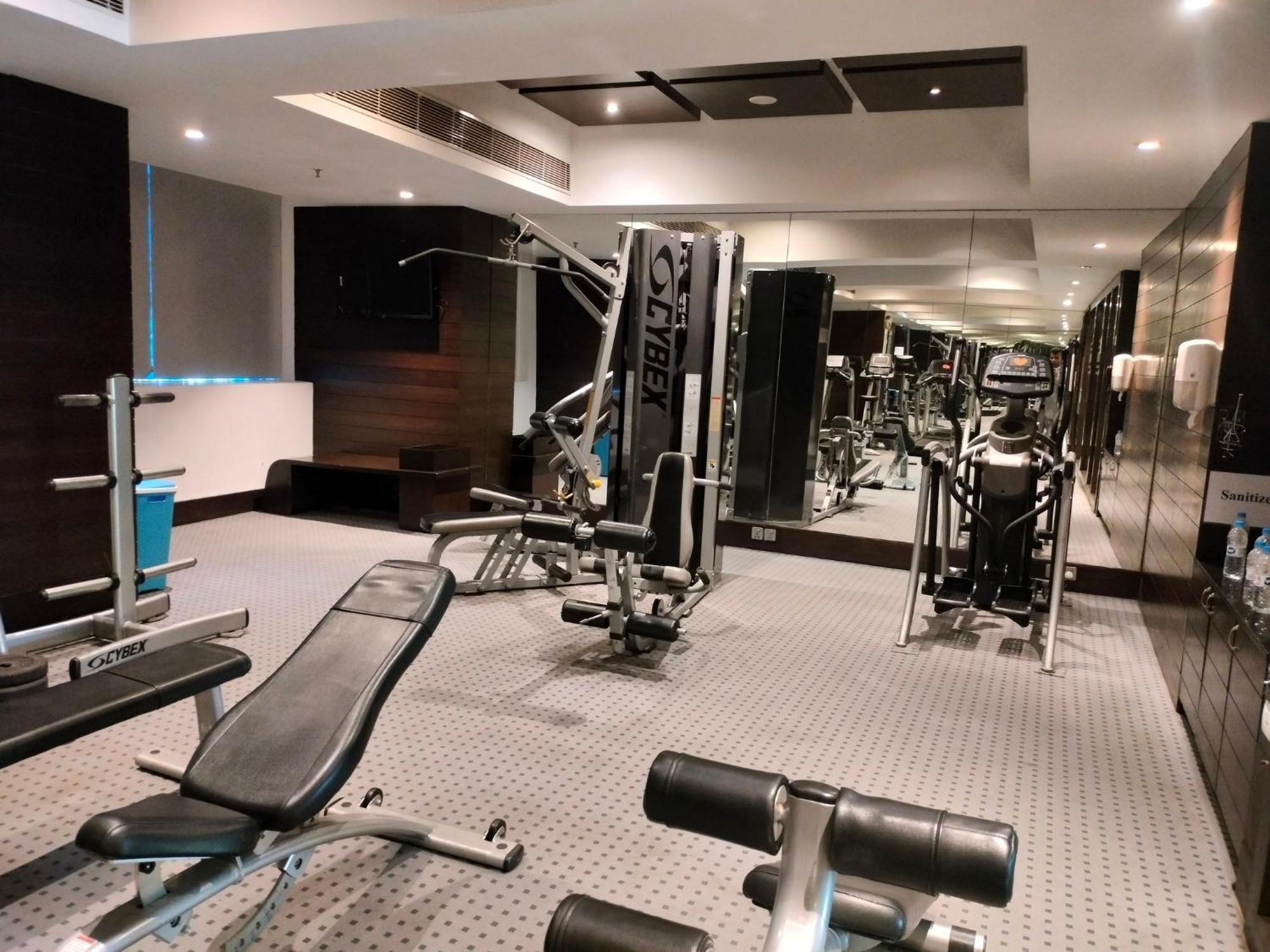 홀리데이 인 찬디가르 판치쿨라 호텔 판체쿠라 외부 사진 The gym at the Taj Mahal Palace
