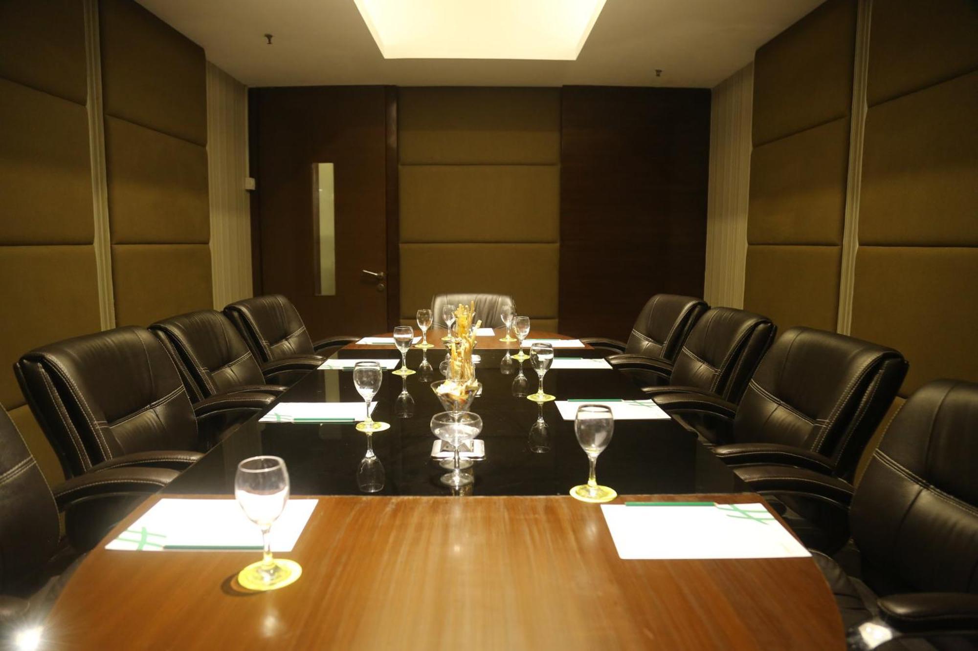홀리데이 인 찬디가르 판치쿨라 호텔 판체쿠라 외부 사진 A boardroom